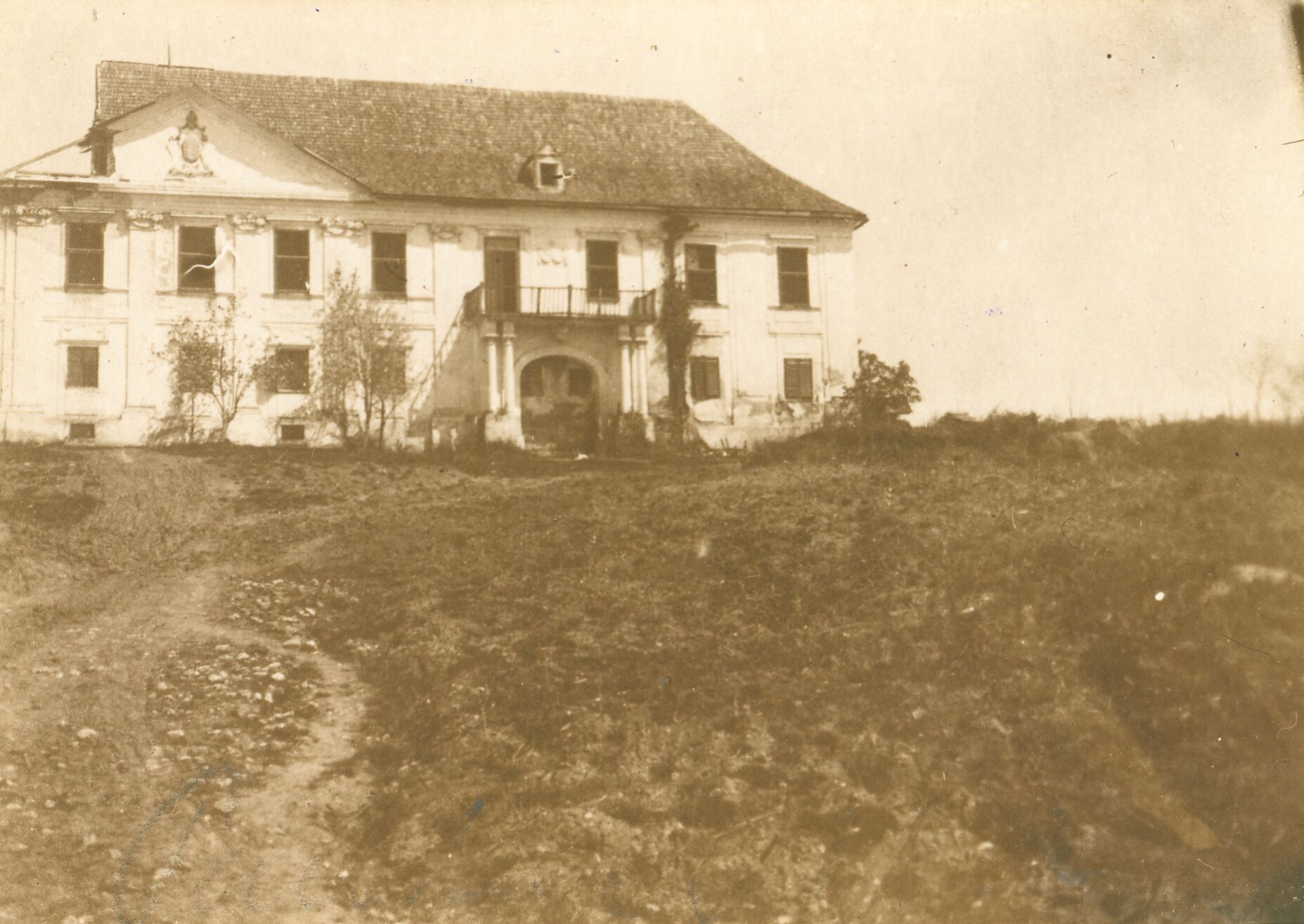 Većeslav Henneberg, Paukovec - Dvorac, početak rušenja