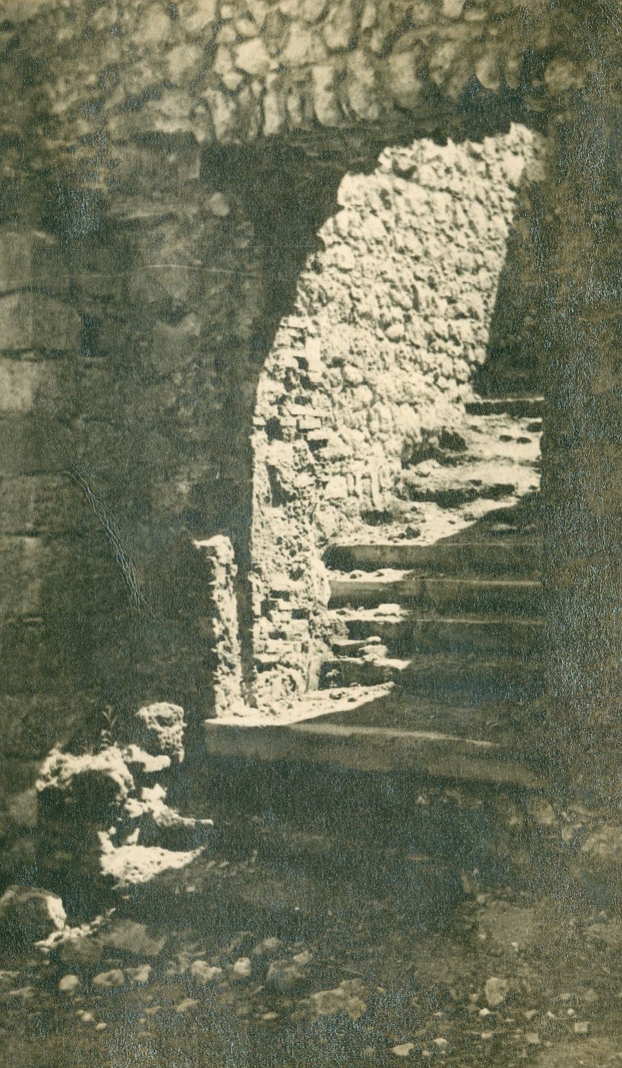 Vladimir Horvat, Samobor - Stari grad, stubište u donjem dvorištu