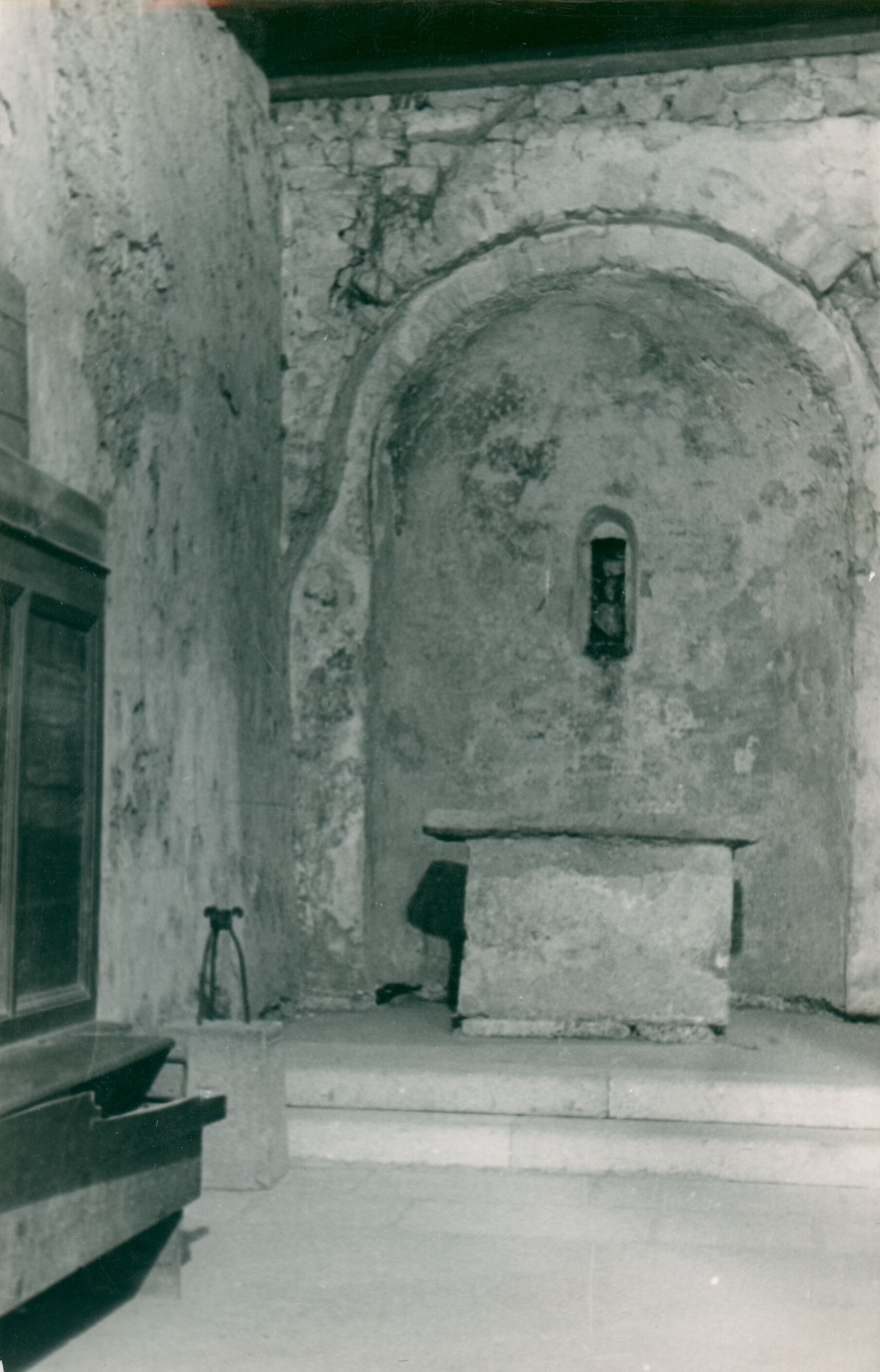 Branko Fučić, Vrsar, Crkva Madonna del Mare, unutrašnjost, apsida lijeve lađe