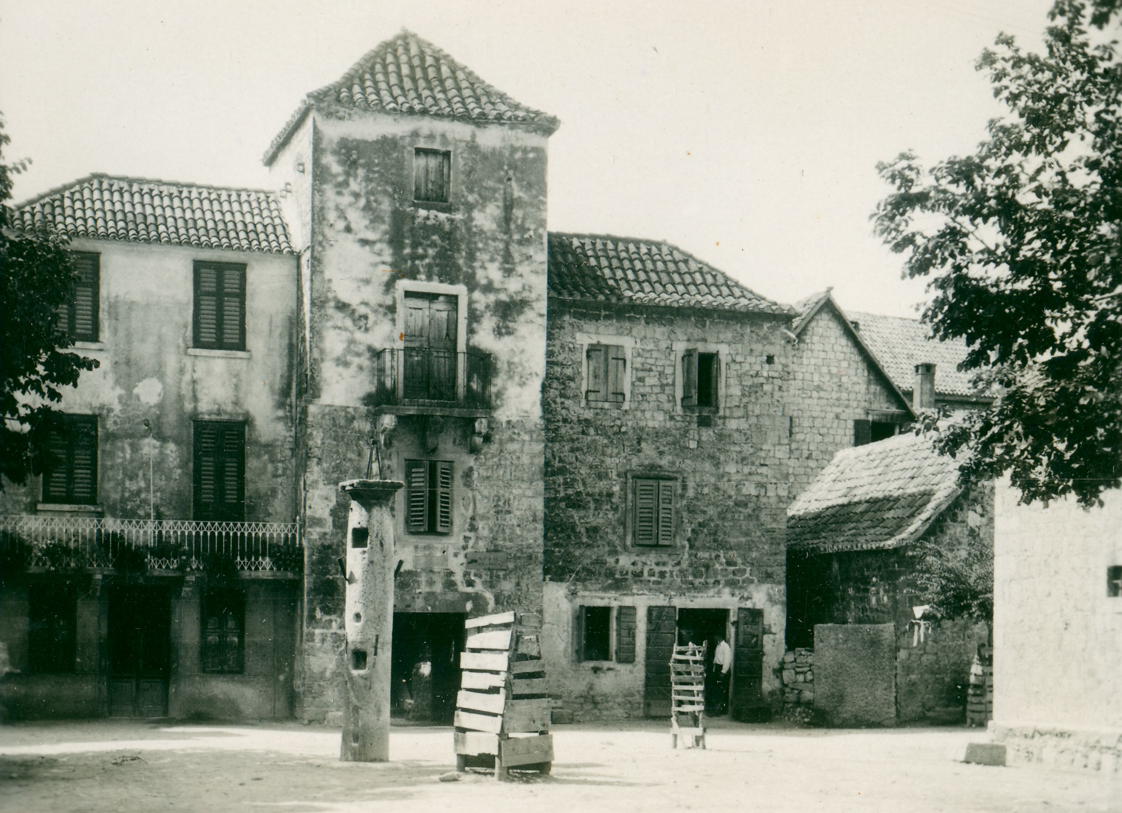 Većeslav Henneberg, Kaštel Stari - Kaštel Ćipiko