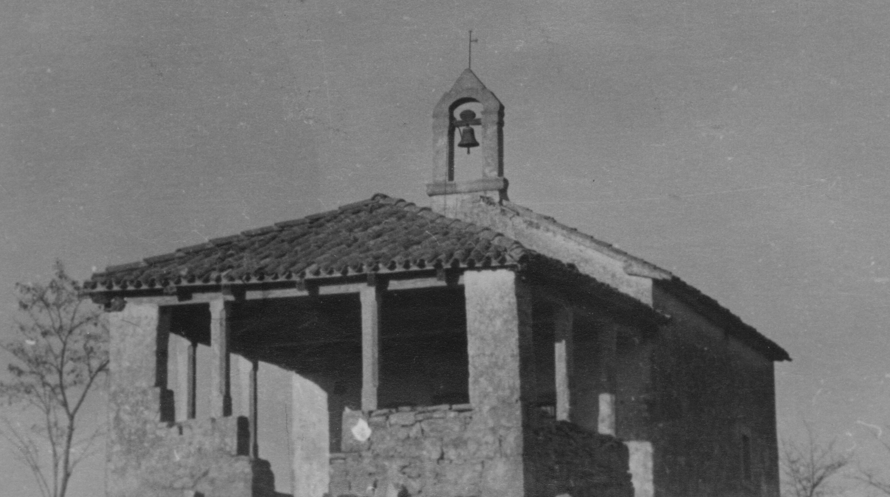 Branko Fučić, Katun Gračaški, kapelica sv. Apolonije iz 1649. godine; vanjština: pogled s jugozapadne strane na crkvu s prizidanom lopicom (predvorjem)