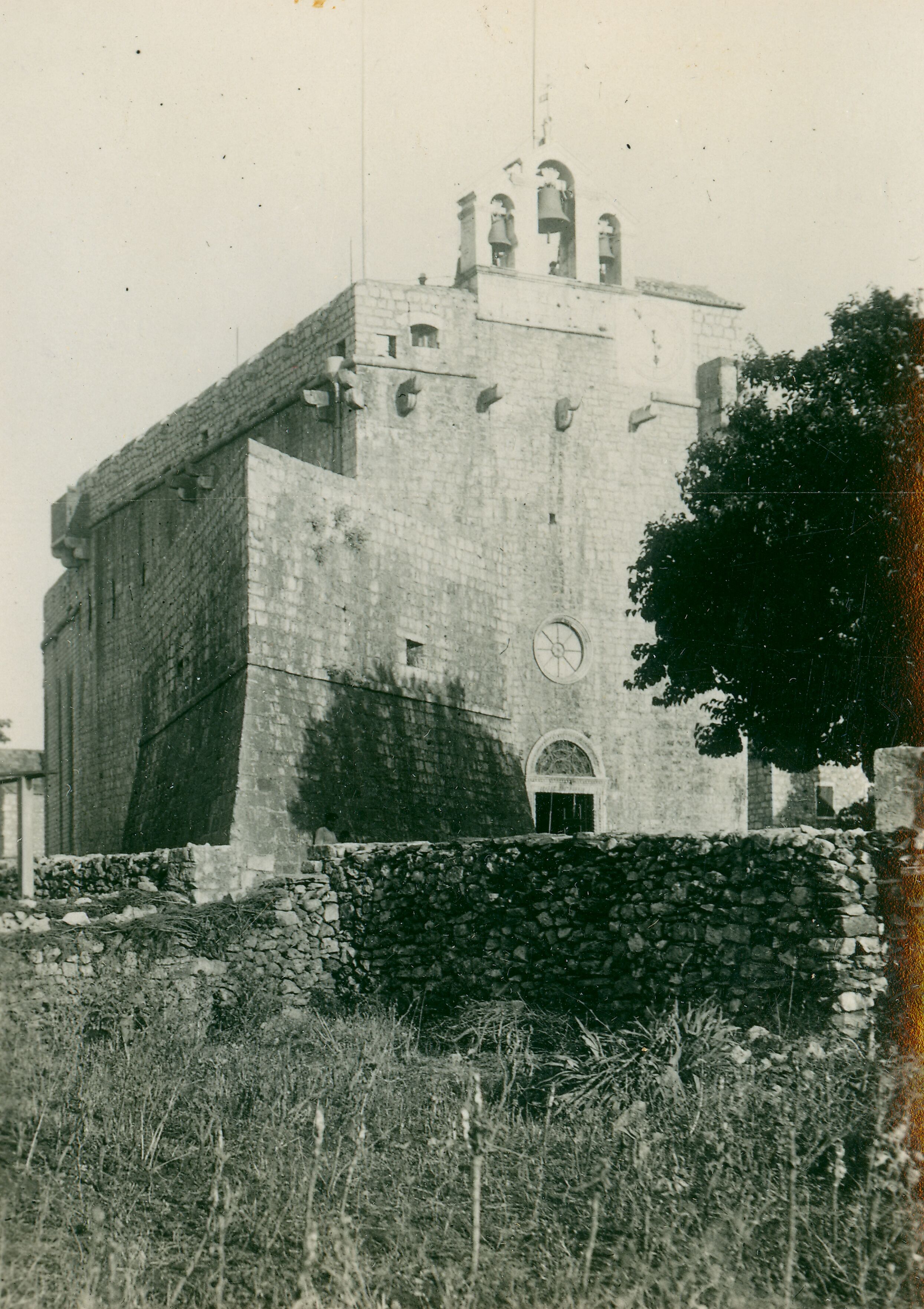 Većeslav Henneberg, Vrboska - Crkva - tvrđava sv. Lovre