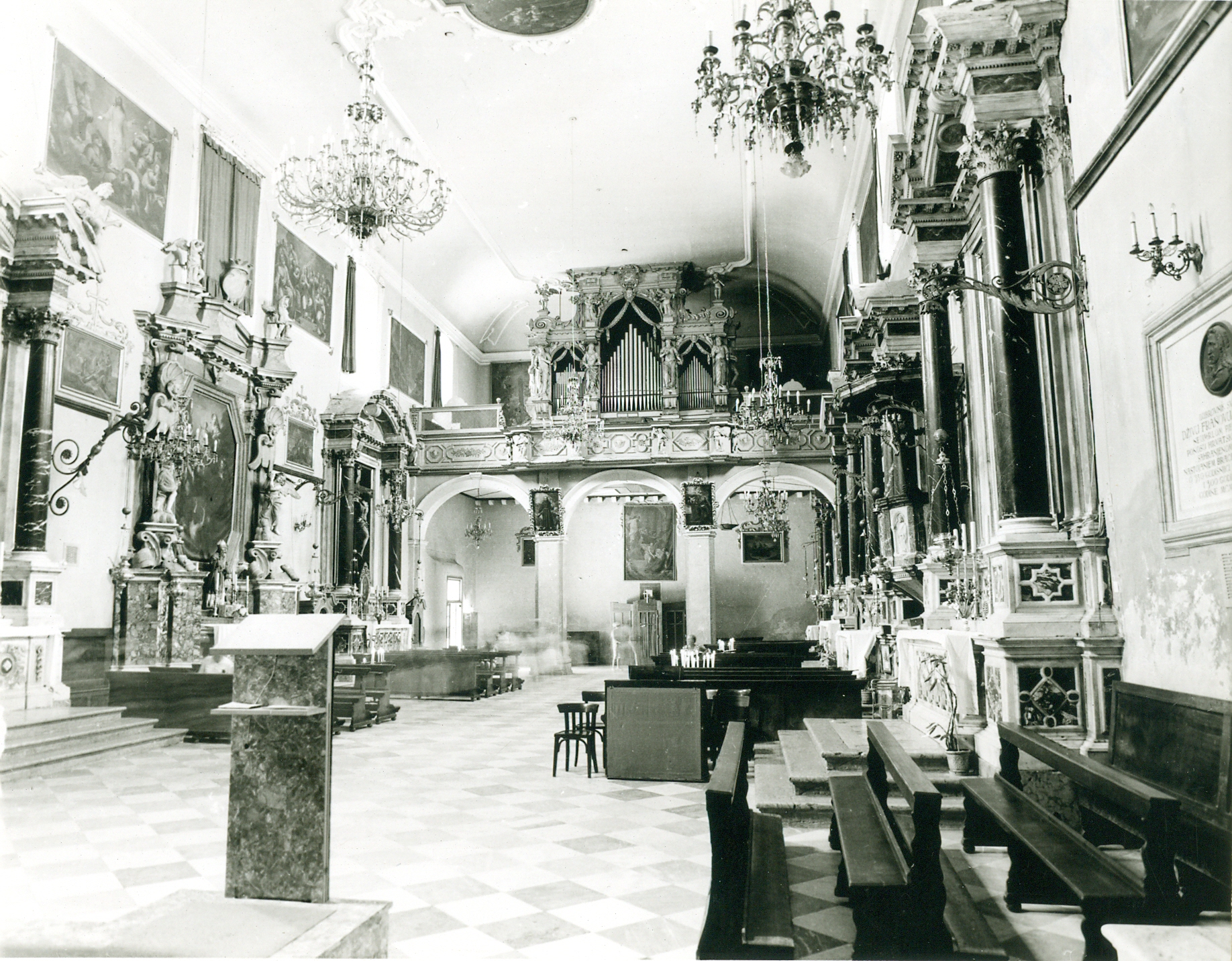 Nino Vranić, Dubrovnik (Dubrovnik) - Crkva franjevačkog samostana Male Braće - Smještaj u prostoru