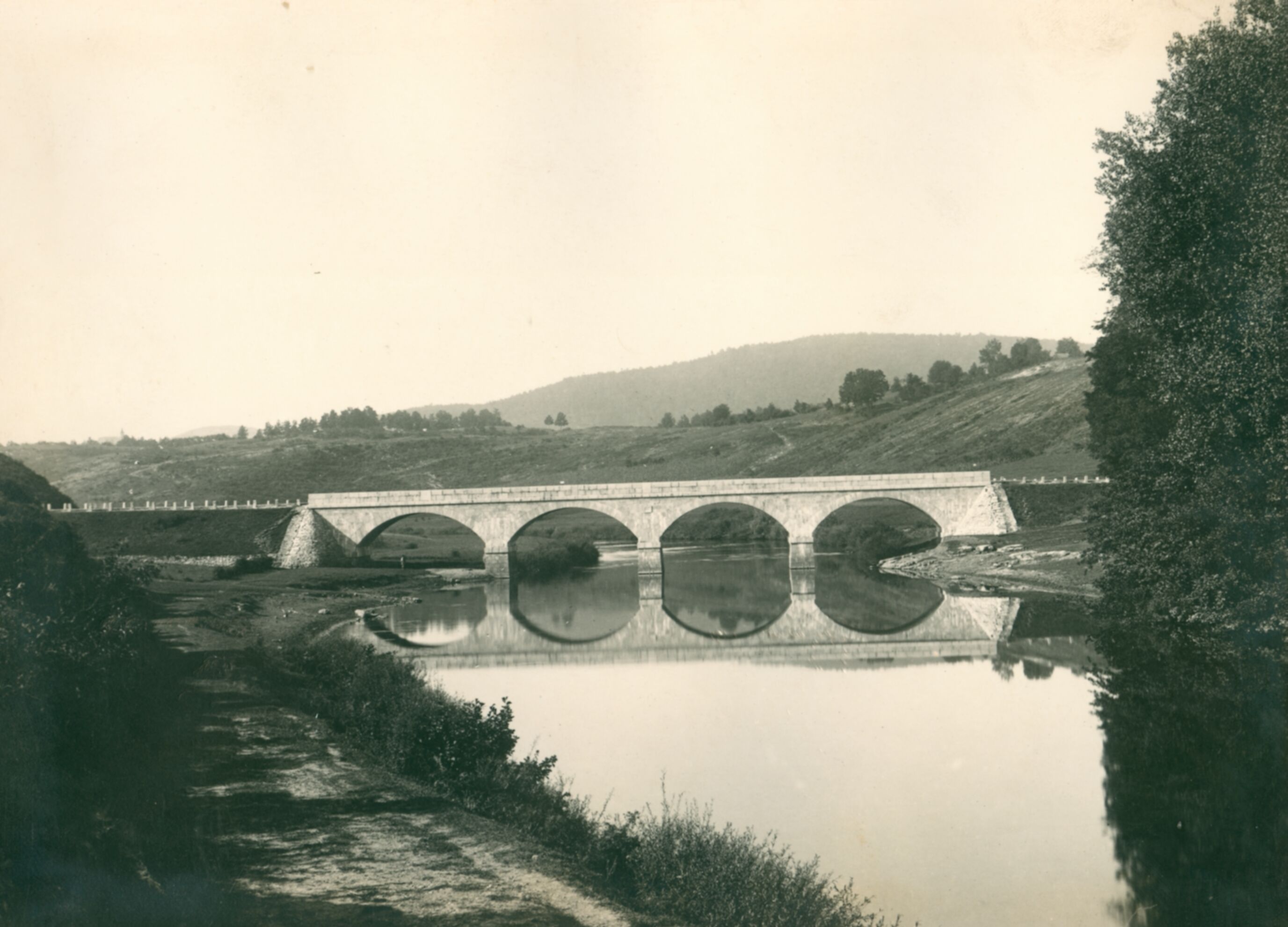 Vaso Margetić (?), Lešće – most kameni preko Dobre, sagrađen na diku i ponos 1885. g.