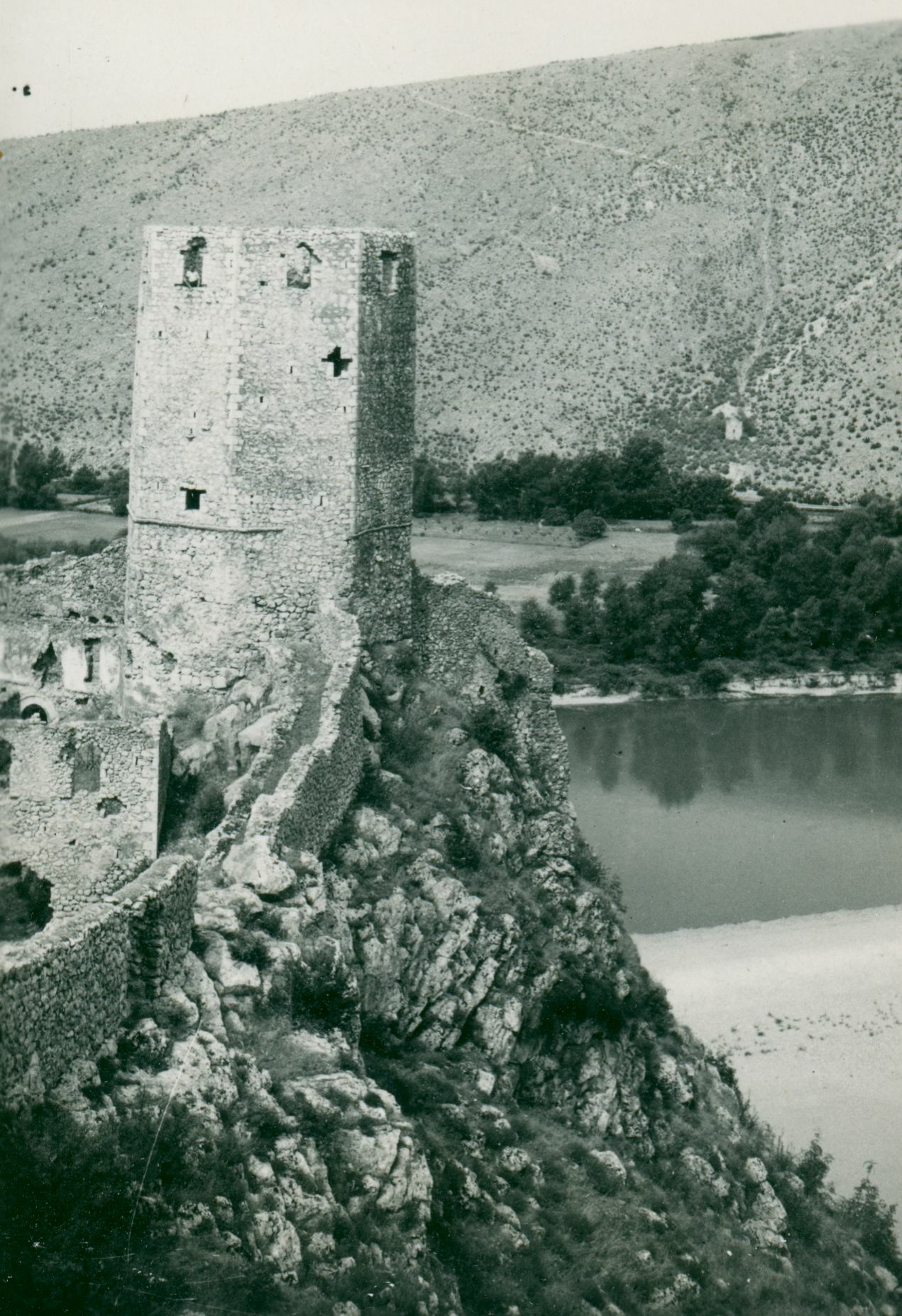 Većeslav Henneberg, Počitelj - Srednjovjekovni grad na pećini nad Neretvom