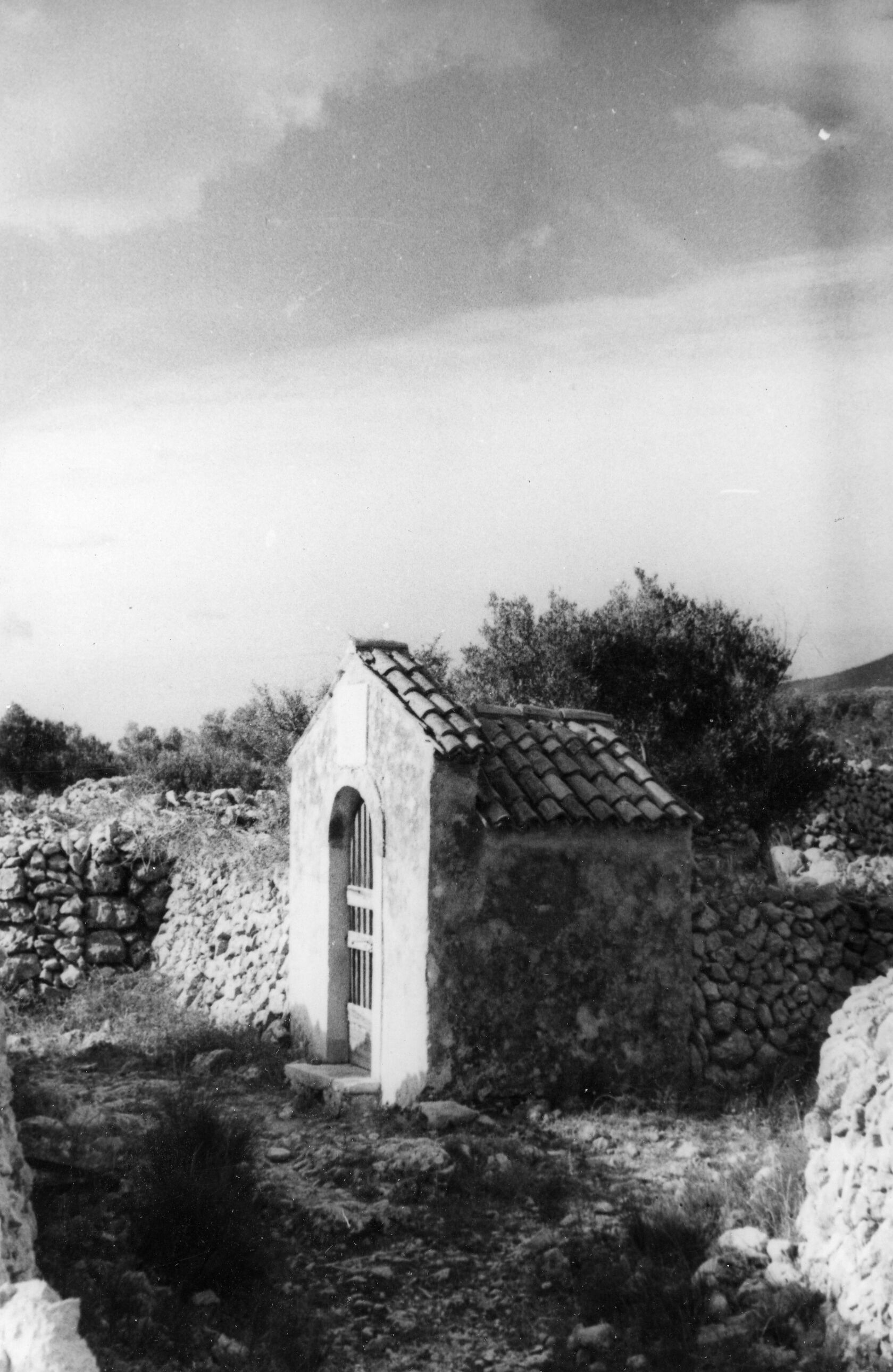 Branko Fučić, Cres, kapelica posljednje postaje križnog puta iz 1824. godine