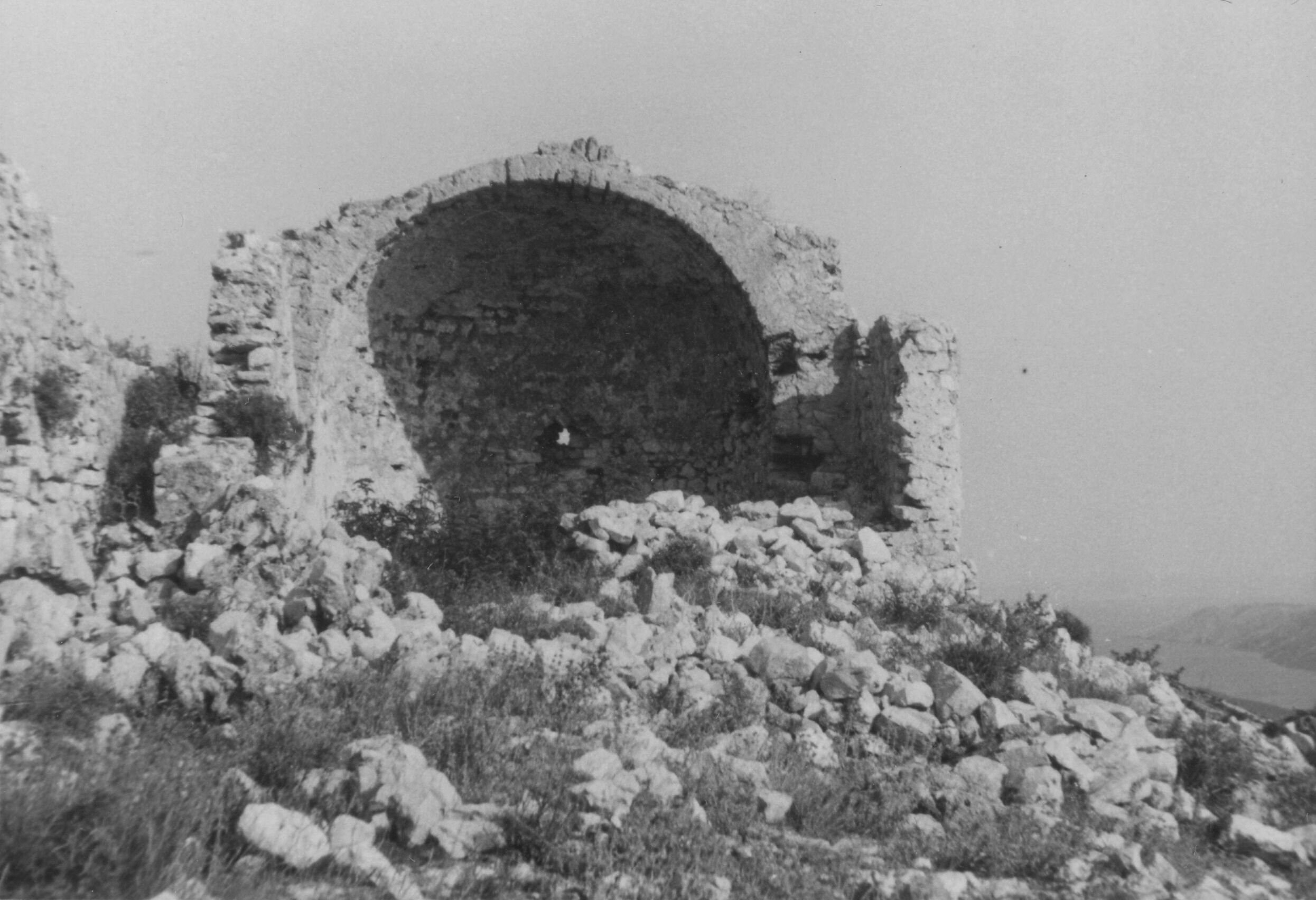 Branko Fučić, Barbat (otok Rab), ruševine crkvice sv. Damjana, „unutrašnjost“ apside