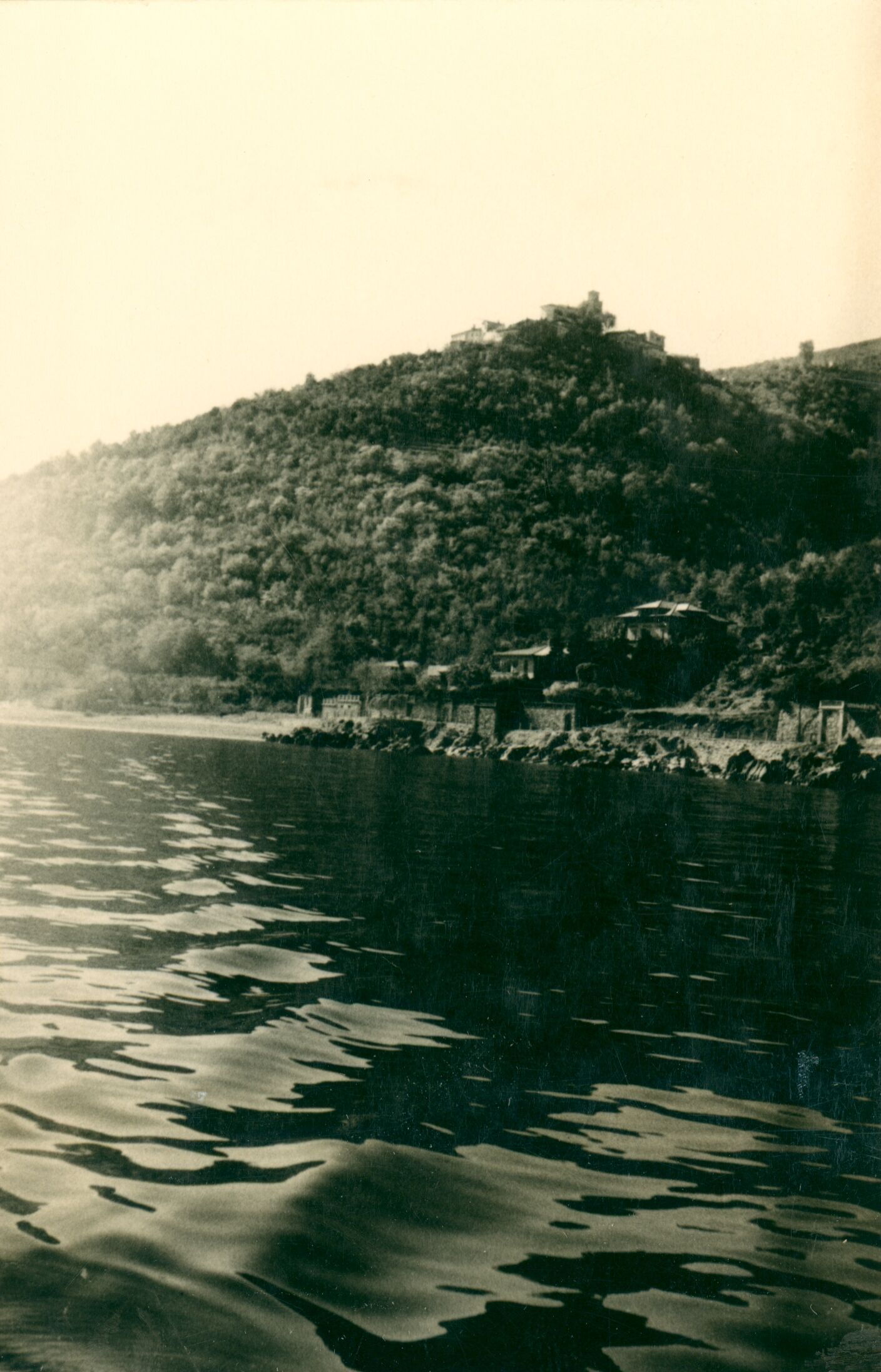 Branko Fučić, Mošćenice, panorama s mora, sa sjeveroistoka