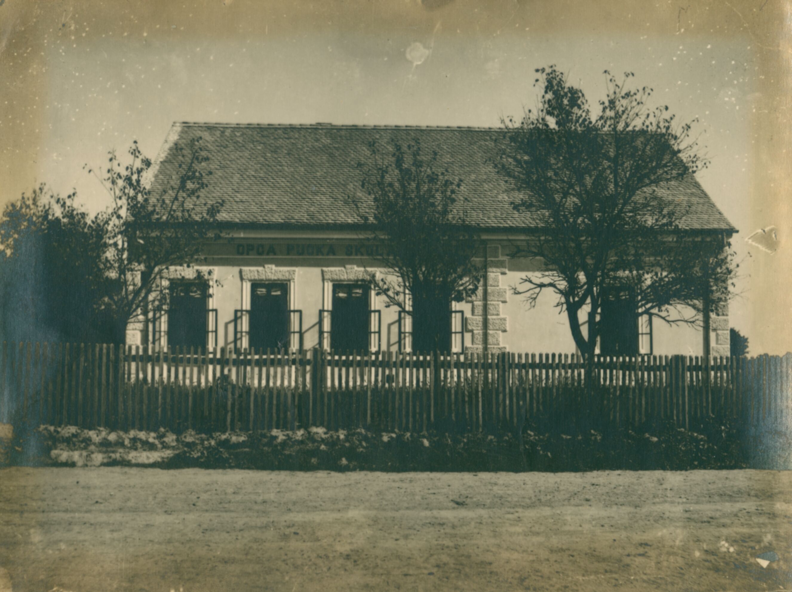 Vaso Margetić, Lešće – škola, pučka