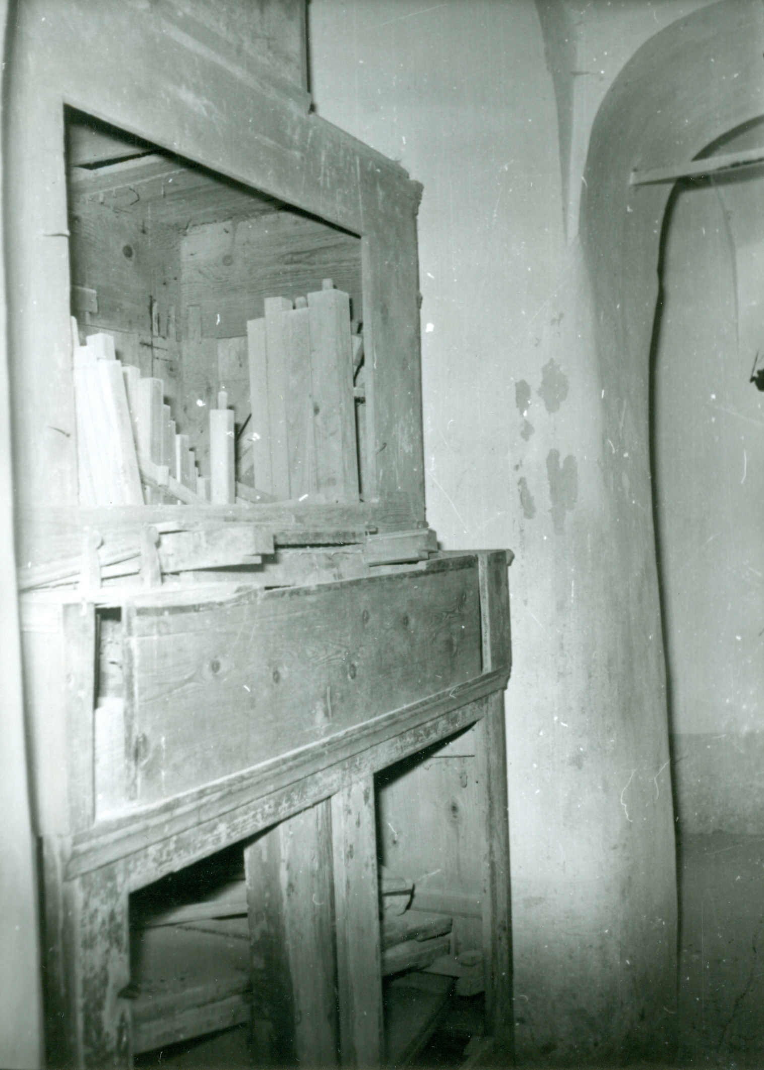 Nino Vranić, Svetojurski Vrh (Krapina) - Kapela sv. Jurja - Detalj - stražnja strana orgulja