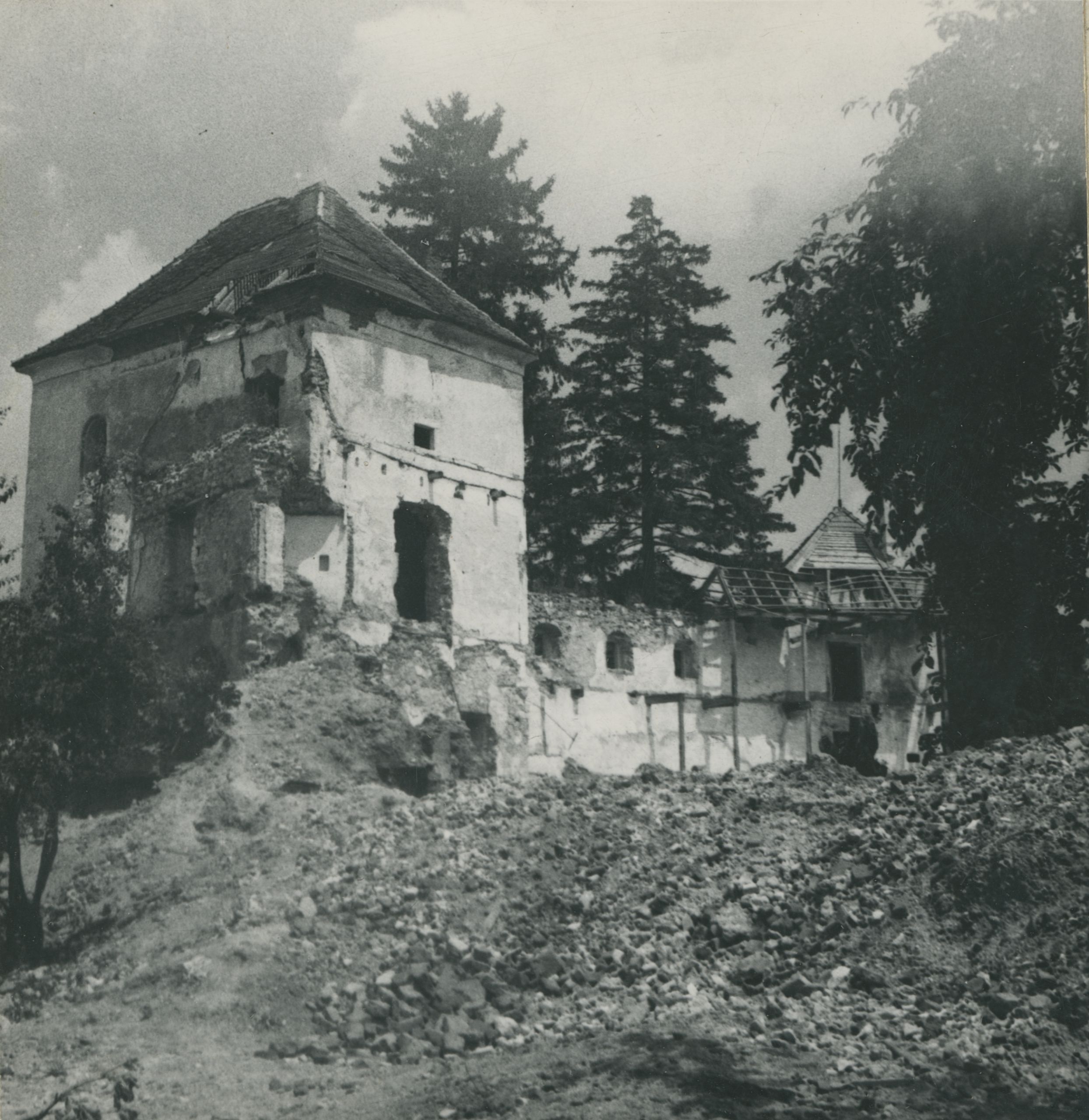 neutvrđen autor, Ivanec - Stari grad, kule, dvorište