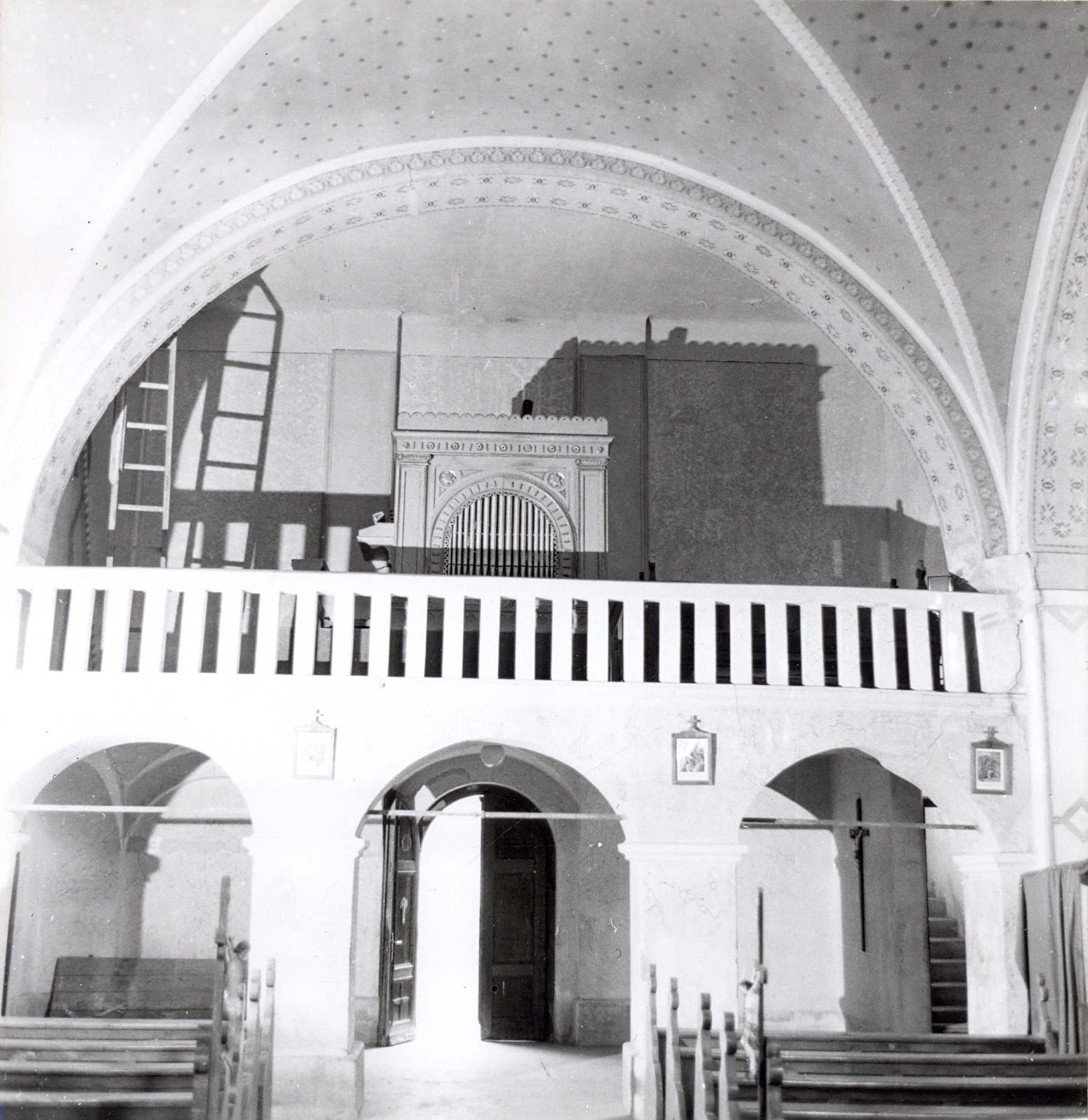 Nino Vranić, Bobovac (Sisak) - Kapela Sv. Križa - Smještaj u prostoru