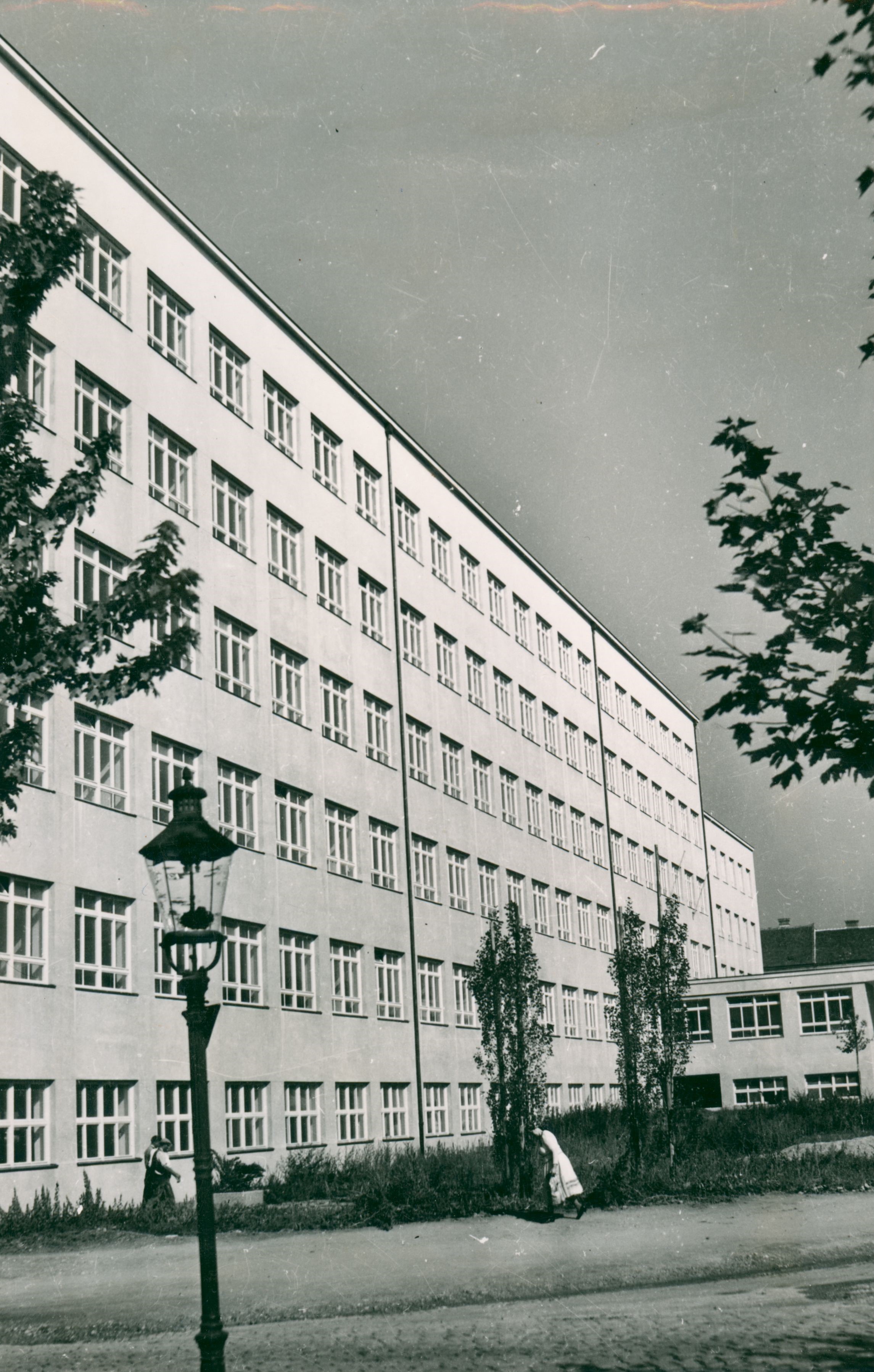 Vladimir Horvat, Zagreb - Klaićeva ulica - Tehnički fakultet, vanjština