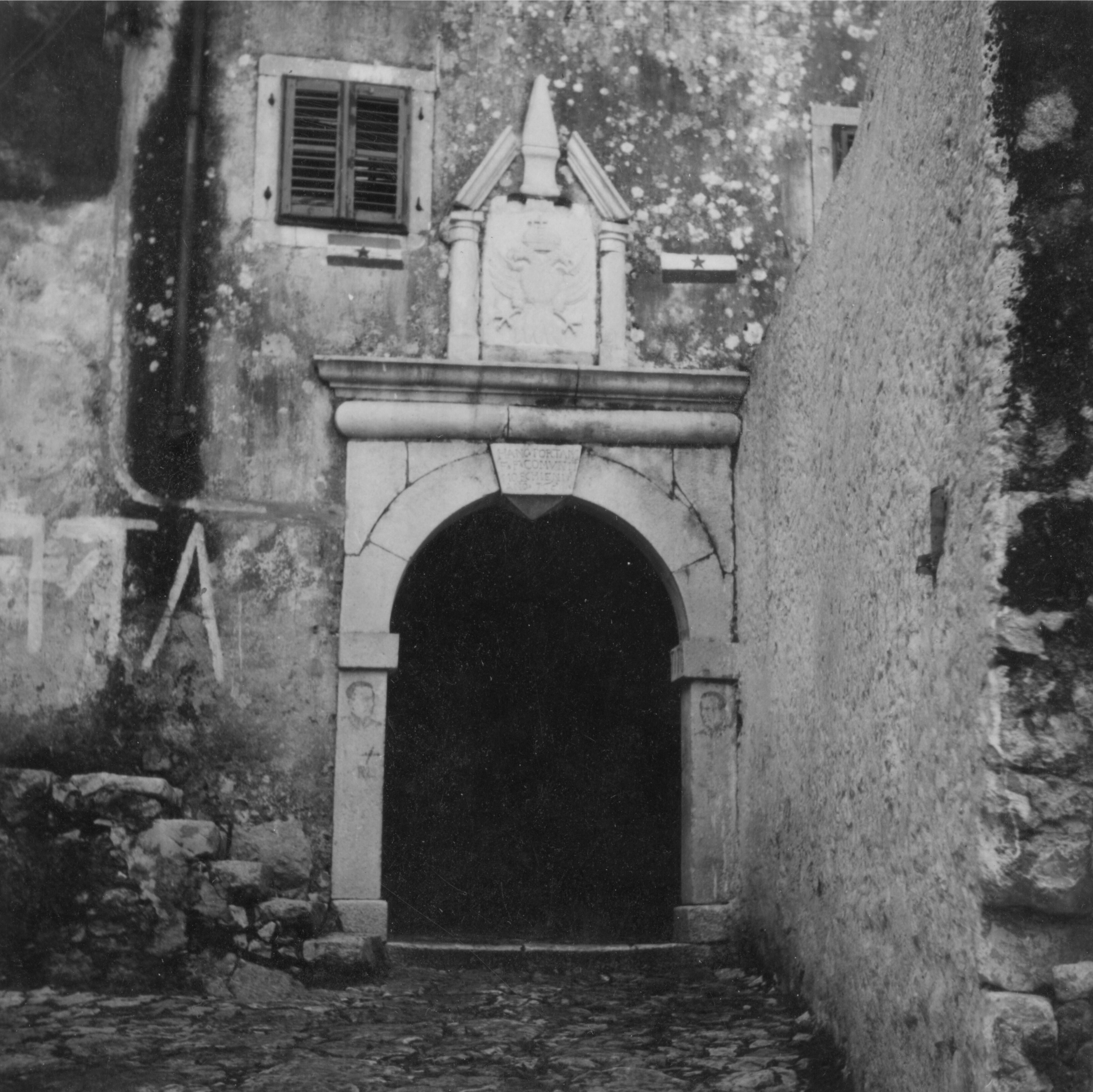 Branko Fučić, Mošćenice, gradska vrata