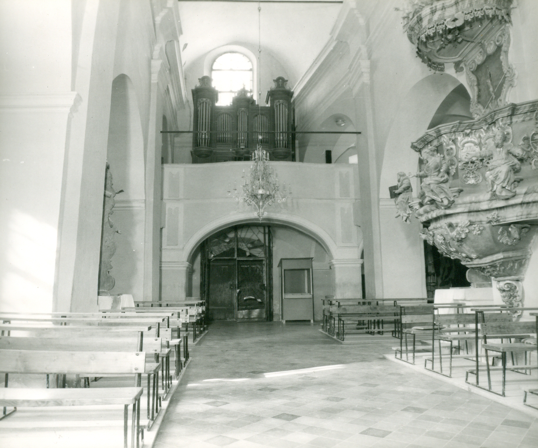 Nino Vranić, Čučerje (Zagreb) - Župna crkva Pohoda Marijina - Smještaj u prostoru