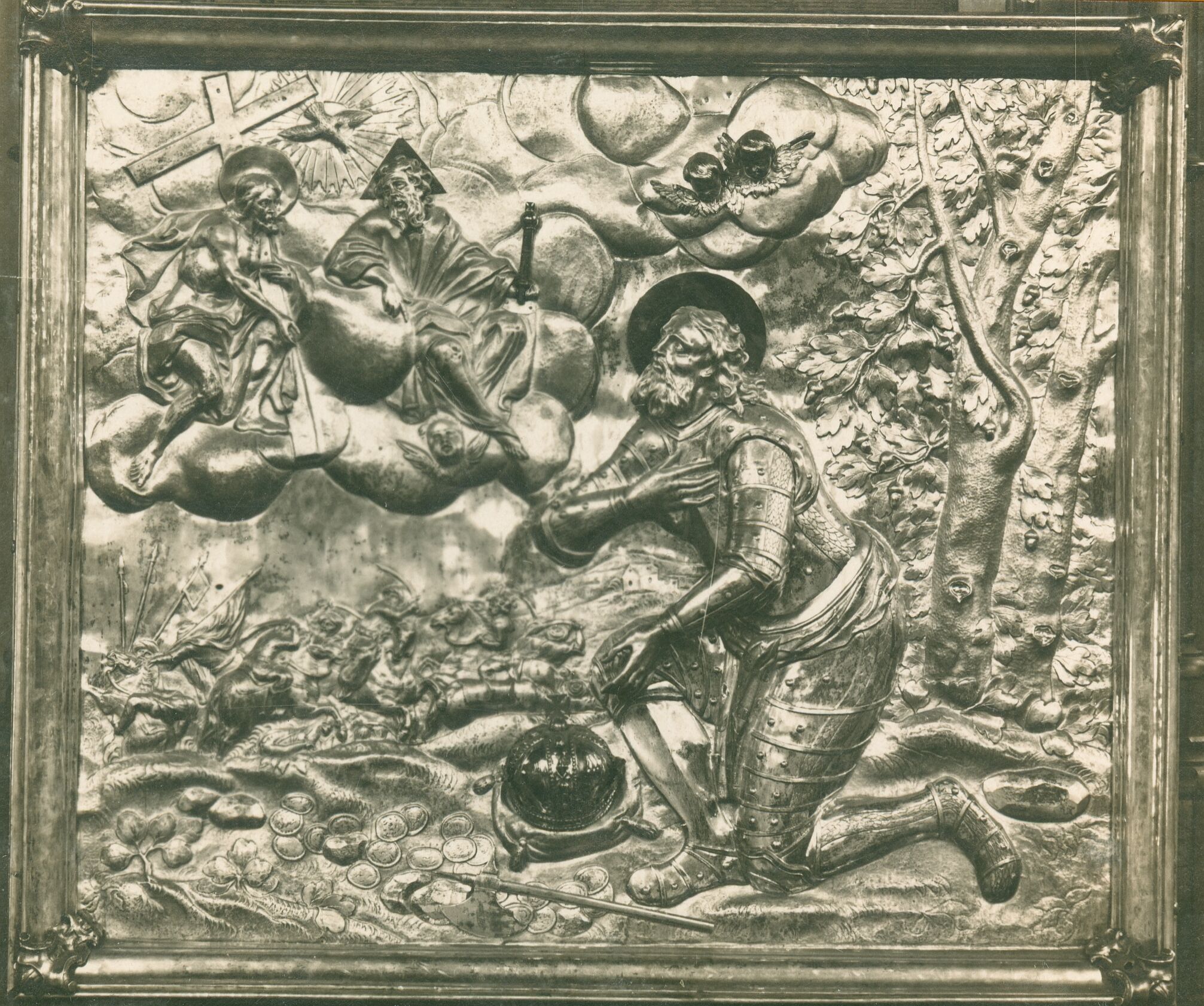 Vladimir Tkalčić, Zagreb - Zagrebačka katedrala - Antependij za glavni oltar stolne crkve; naručio ga je biskup Mirko Esterhazi Galantski (1708.-1722.)