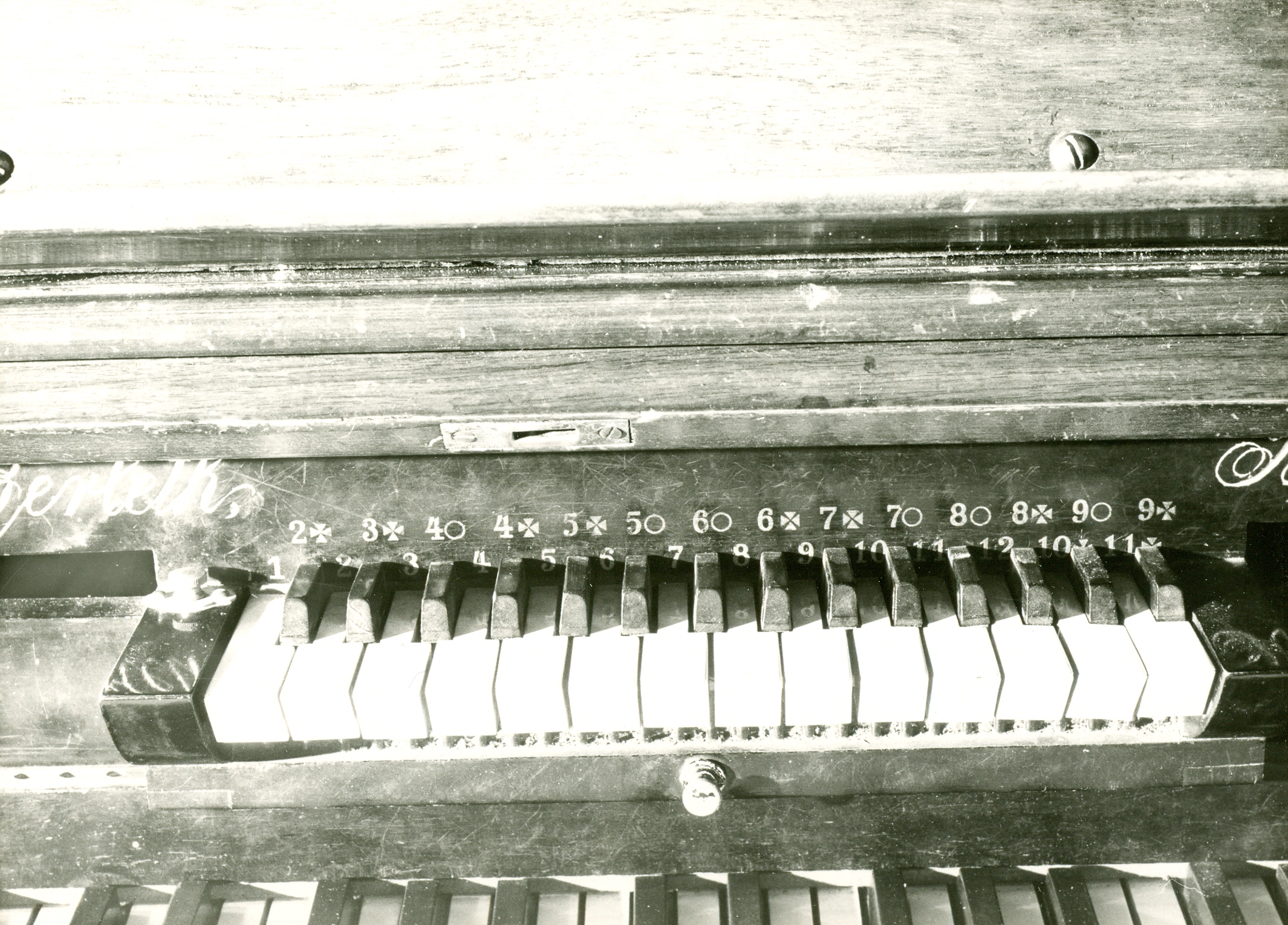 Ermin Armano, Rijeka (Rijeka) - Samostan sestara Srca Isusova - Detalj harmonija - klavijatura