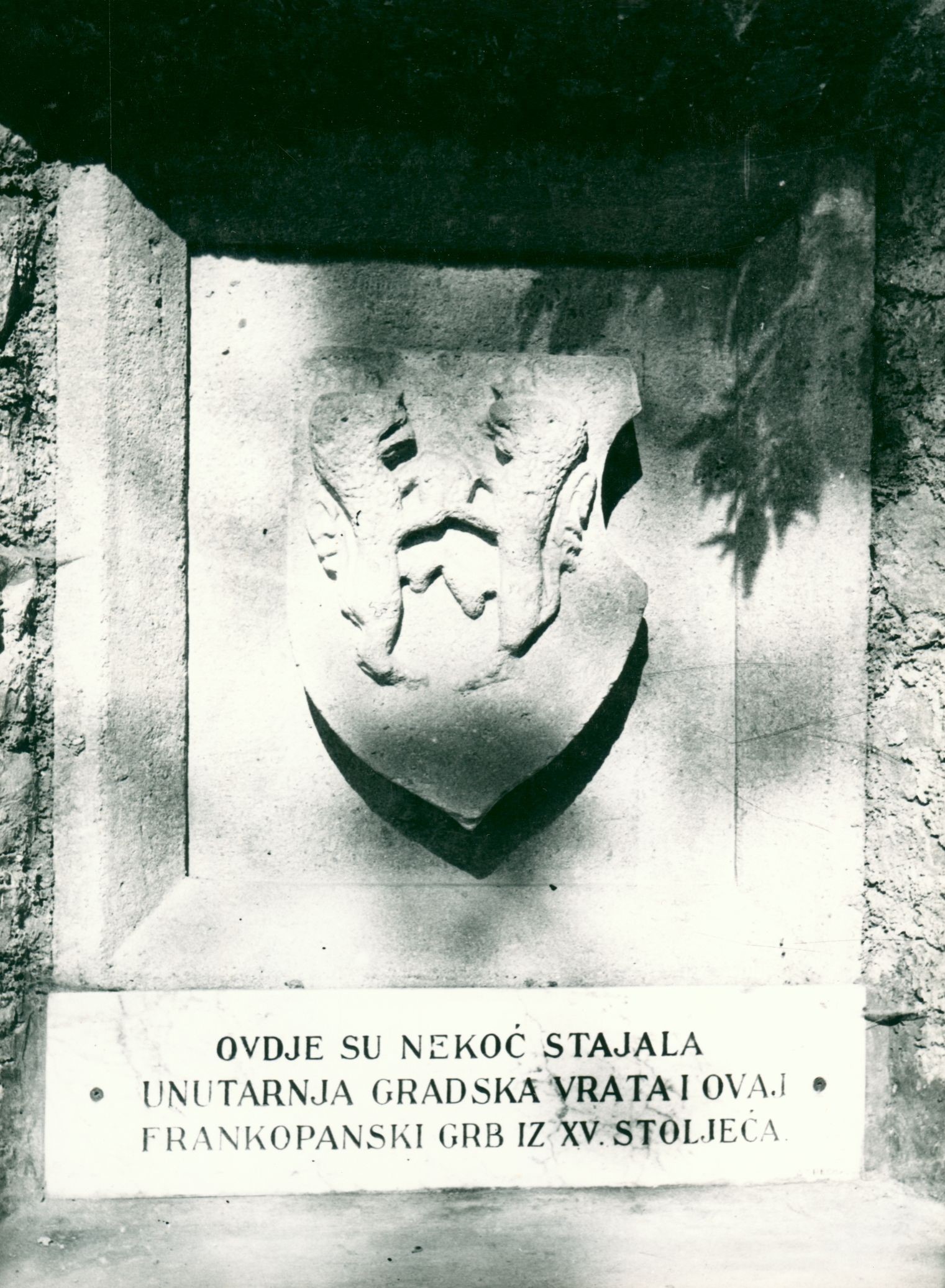 Vladimir Horvat, Ozalj - Stari grad, grb Frankopana