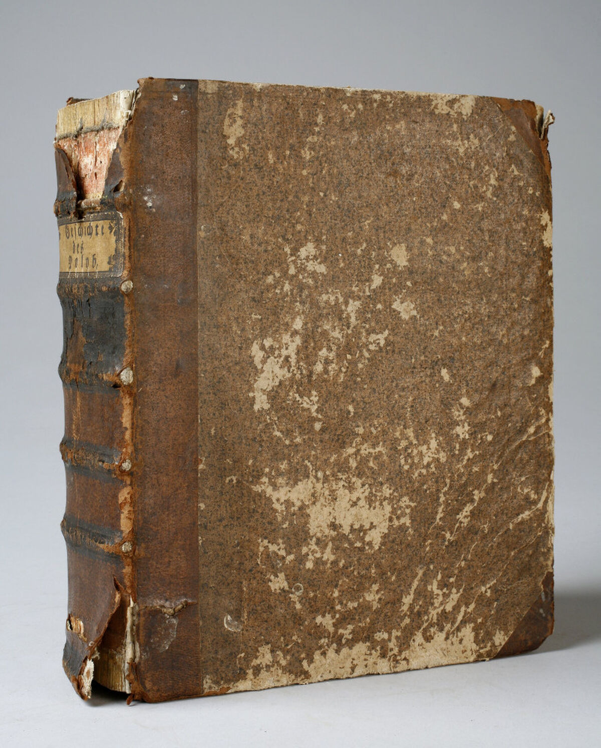 Geschichte des Polyb mit den Auslegungen und An merkungen des Ritters Herrn von Folard........deutlich und gruendlich abgehandlet mit vielen Kupfersticken vorgesstelet hat.....ErsterTheil, Wien, Prag und Triest., bei Johann Thomas Tratnnern, 1759