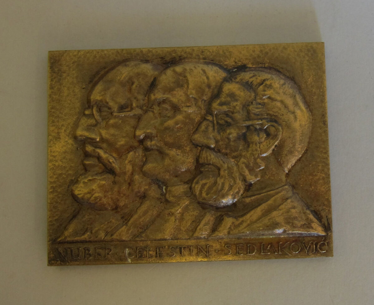 plaketa MUZEJ SLAVONIJE OSIJEK 1877 - 1967