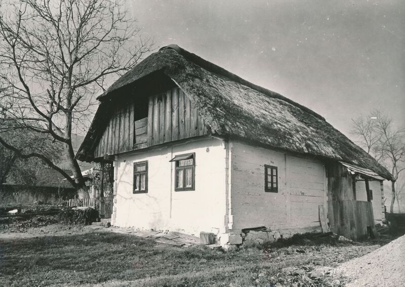 Jarnevići (Ribnik) - Tradicijska kuća, ulazno i zabatno pročelje