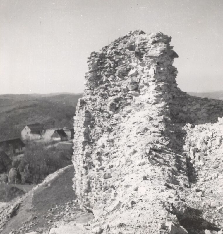 Podcetin (Cetingrad) - Stari grad Cetin, ulazni dio