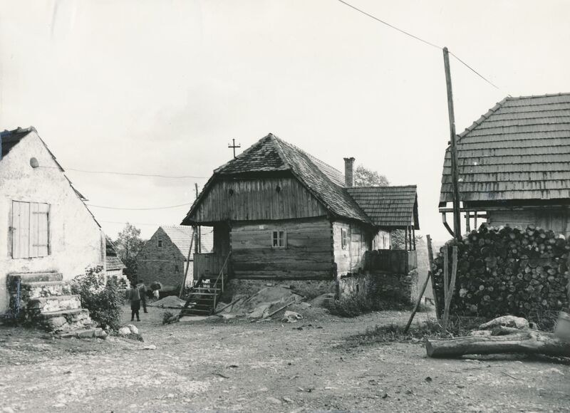 Grandić Breg (Ozalj) - Tradicijska kuća, zabatno pročelje