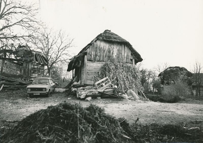 Žakanje - Razrušenia gospodarska zgrada