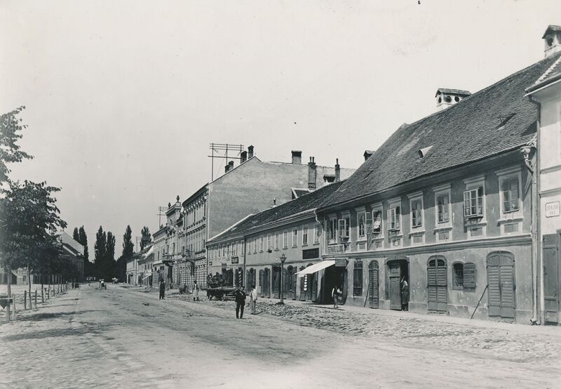 Karlovac - Zrinski trg, niz kuća