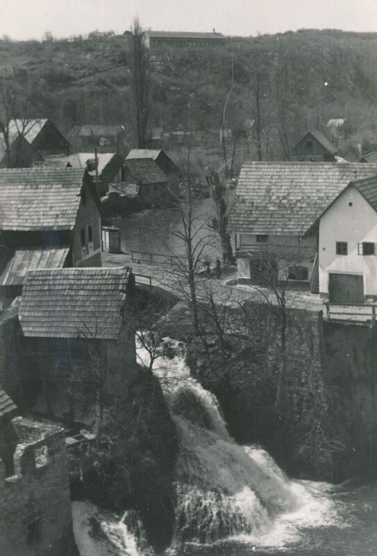 Rastoke (Slunj) - Skup kuća oko starog mosta preko Korane