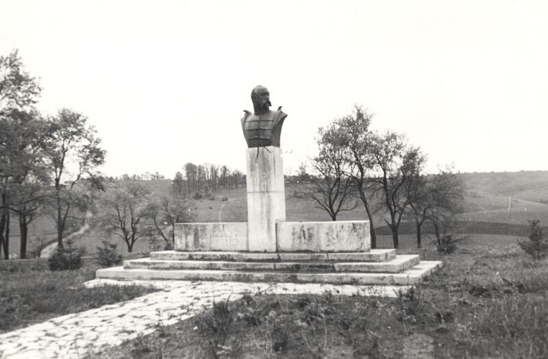 Rakovica - spomenik Eugenu Kvaterniku