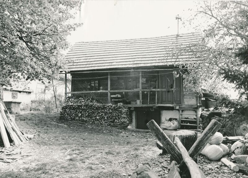 Brlog Ozaljski (Kamanje) - Tradicijska kuća, ulazno pročelje