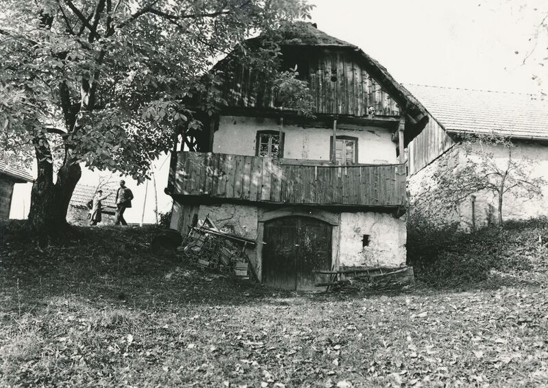 Martinski Vrh (Ribnik) - Tradicijska kuća, pročelje s trijemom