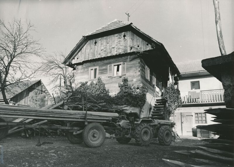 Hodinci (Ozalj) - Tradicijska kuća, zabatno pročelje