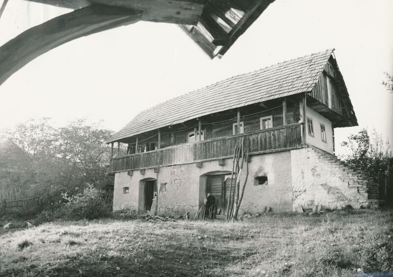 Hodinci (Ozalj) - Tradicijska kuća, dvorišno i ulazno pročelje