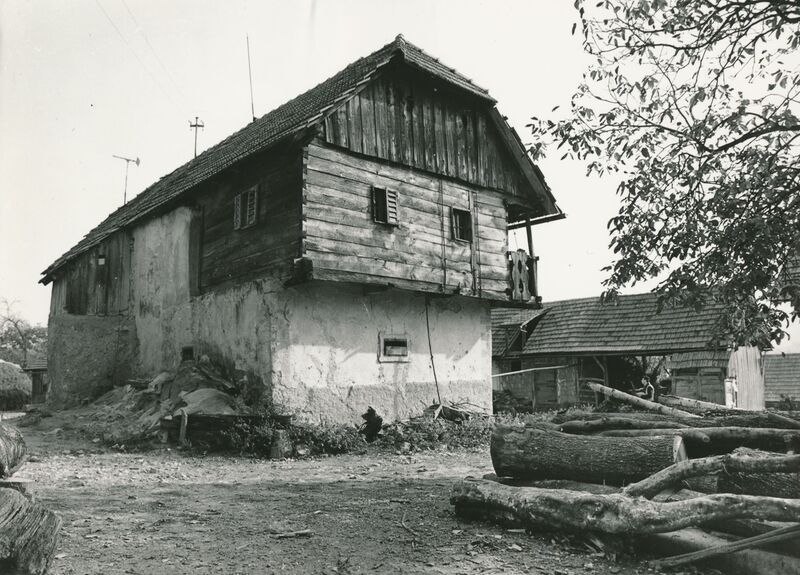 Brlog Ozaljski (Kamanje) - Tradicijska kuća, bočno i zabatno pročelje