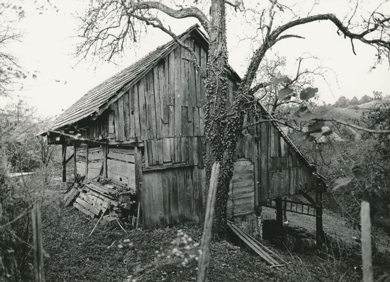 Ozalj (Lukinić Draga) - Gospodarska zgrada, uže pročelje