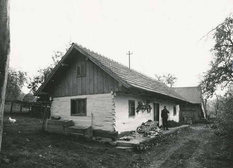 Jasenovica (Ribnik) - Tradicijska kuća, južno i zapadno pročelje