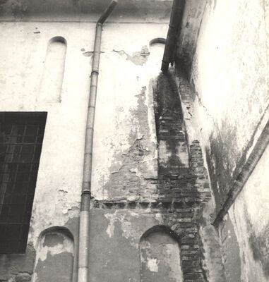 Križ - Župna crkva sv. Križa, detalj južnog pročelja