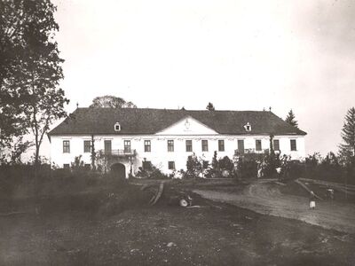 Paukovec - Dvorac, glavno pročelje