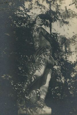 Oroslavje - Dvorac Oroslavje Donje, park, kip