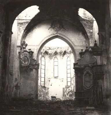 Kloštar Ivanić - Crkva sv. Ivana Krstitelja, pogled prema svetištu