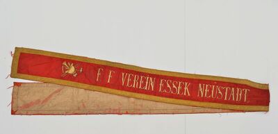 Zastavna vrpca uz zastavu Dobrovoljnog vatrogasnog društva u Novom gradu