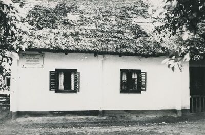 Dubravica - Kuća Pavla Štoosa, glavno pročelje s natpisnom pločom