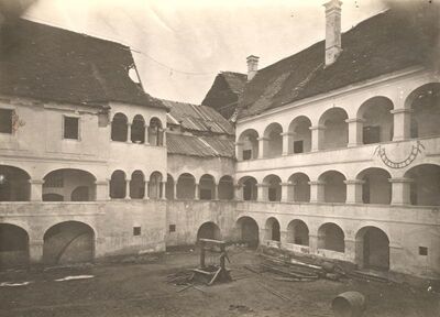 Kerestinec - Dvorac Kerestinec, dvorišna pročelja