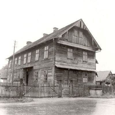 Kuče - Zgrada škole, ulazno i ulično pročelje