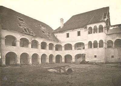 Kerestinec - Dvorac Kerestinec, dvorišna pročelja