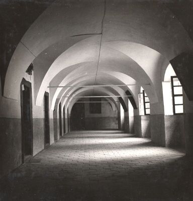 Kloštar Ivanić - Franjevački samostan, hodnik