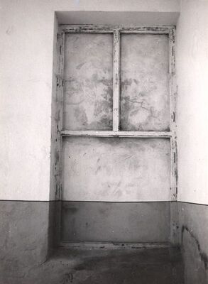 Jakovlje - Dvorac Oršić, zazidani prozor