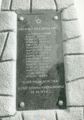 Srpska Kapela - Spomenik NOB-e, ploča s natpisom